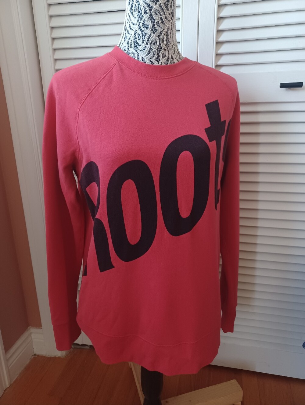 Roots Women's Small Pink Graphic Crewneck Sweater Logo Name Soft Comfy